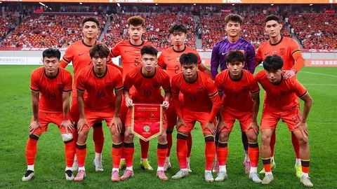 保利尼奥荣膺中超MVP，李霄鹏获最佳教练称号